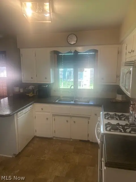 1566 Arthur Nw Drive, Warren, OH 44485 - #3