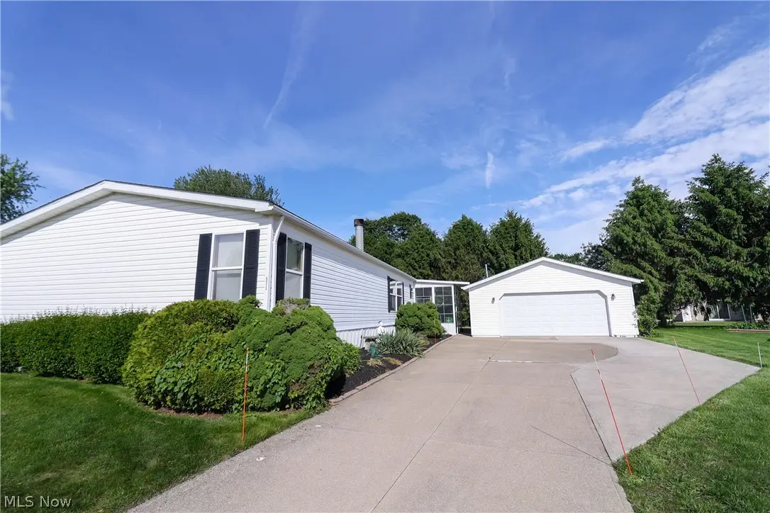 571 Sandtrap Circle, Painesville, OH 44077 - #1