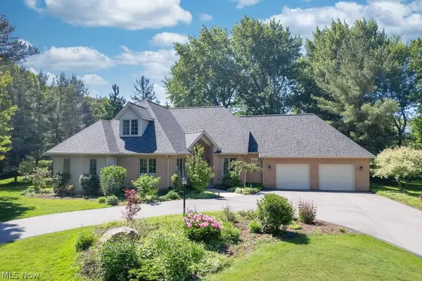 10 Deep Creek Lane, Moreland Hills, OH 44022