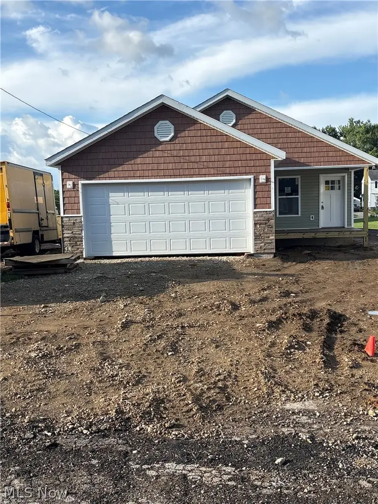 360 E Paige Avenue, Barberton, OH 44203 - #3