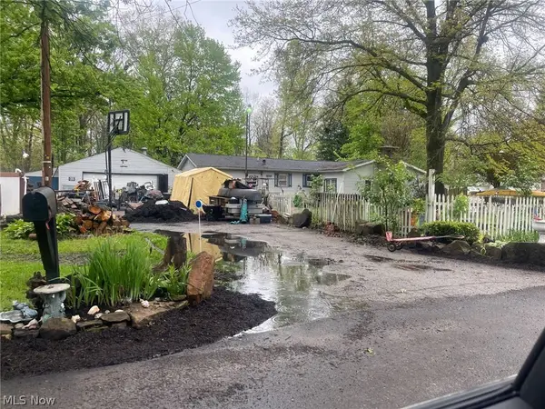 6820 Avon Street, Newton Falls, OH 44444