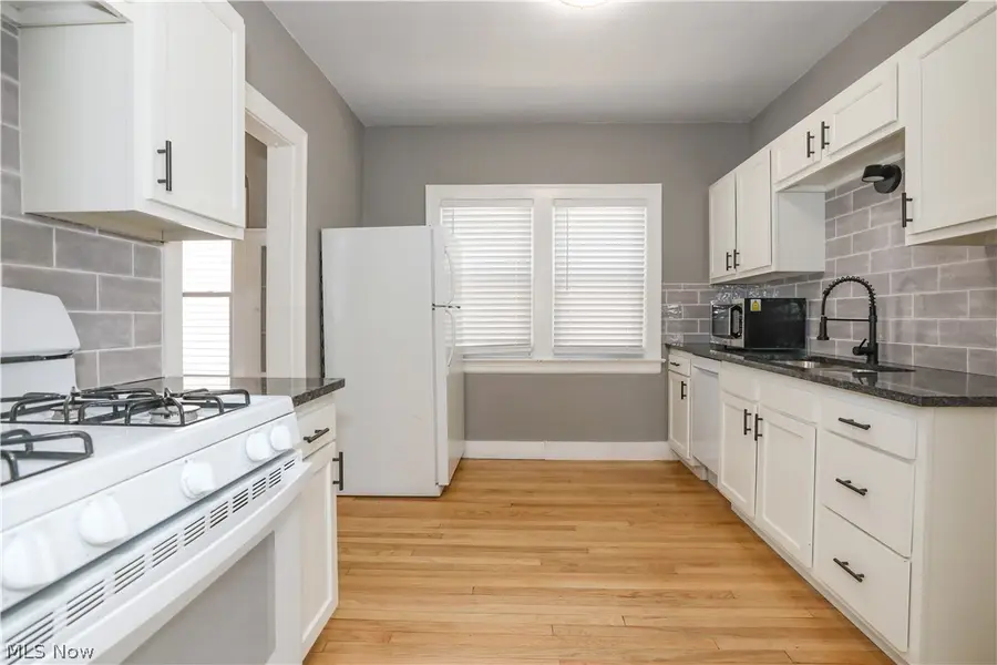 2075 Lewis Drive, Lakewood, OH 44107 - #3