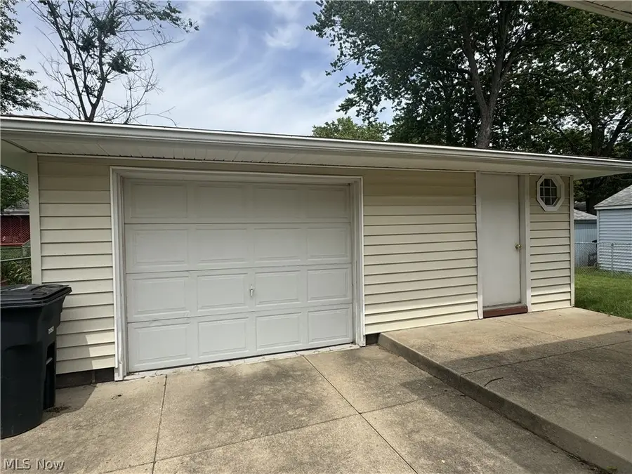 905 Carnegie Avenue, Akron, OH 44314 - #2