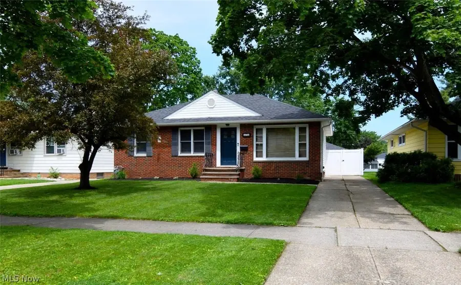 11710 Barrington Boulevard, Parma Heights, OH 44130 - #2