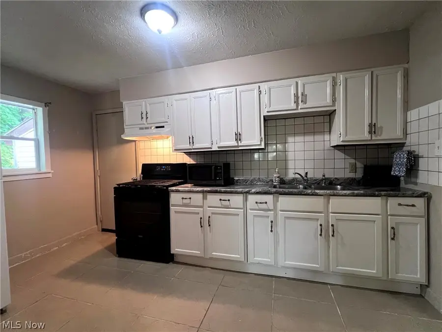 3502 Ivanhoe Drive, Kent, OH 44240 - #2