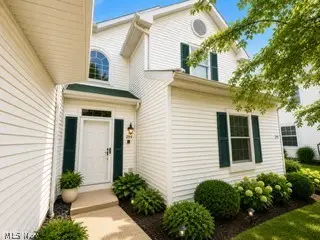 244 Vista Circle #15B, North Olmsted, OH 44070