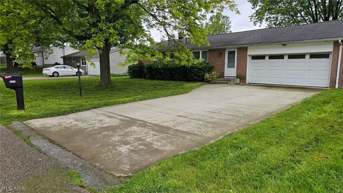 2010 38th Ne Street, Canton, OH 44705 - #1