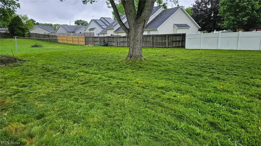 2010 38th Ne Street, Canton, OH 44705 - #2