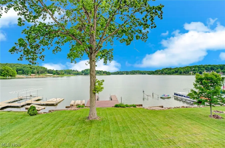 28 E Mohawk Drive, Malvern, OH 44644 - #2