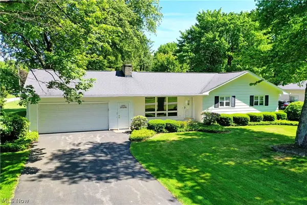 4975 Maple Drive, Vienna, OH 44473
