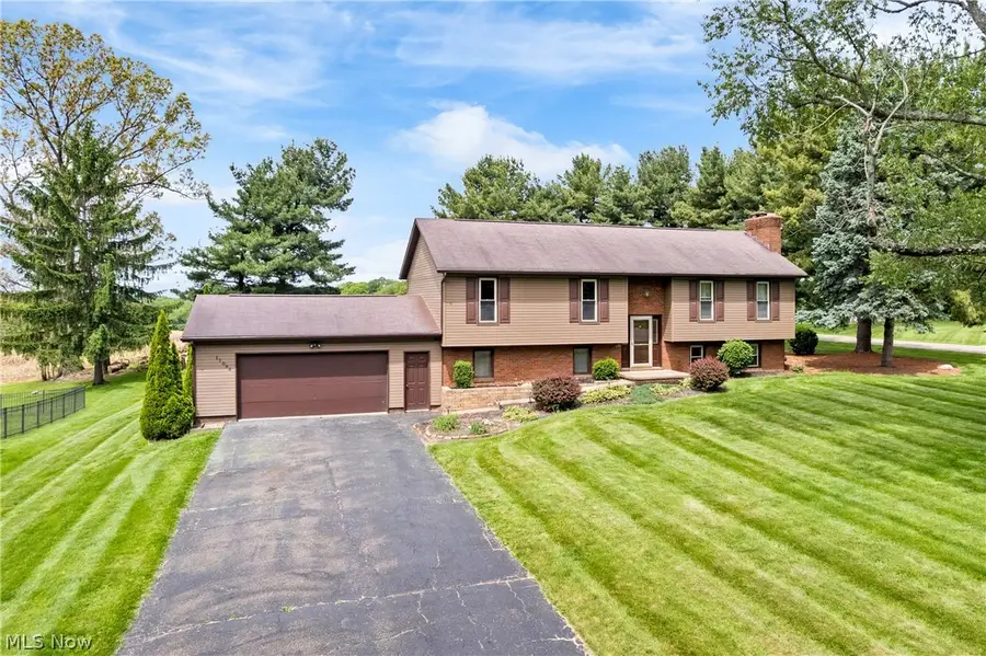 11033 Santa Fe Ne Trail, Hartville, OH 44632 - #2