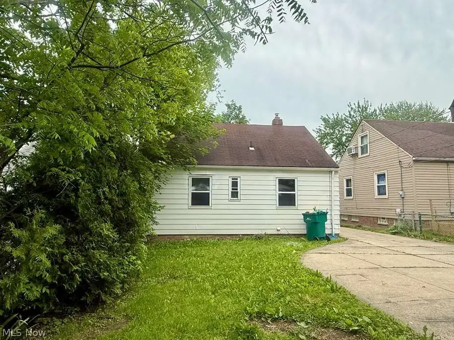 15811 Maplewood Avenue, Maple Heights, OH 44137 - #3