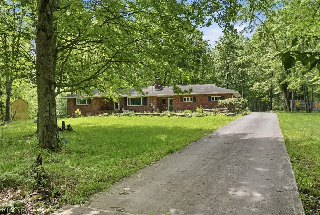 3996 Irishtown Southworth Road, Farmdale, OH 44417 - #1