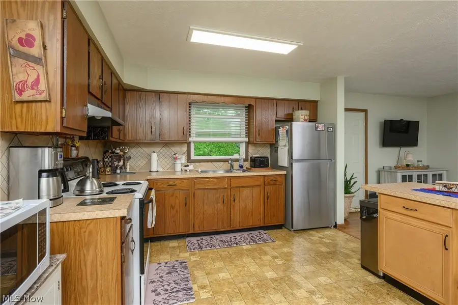 824-826 Reno Drive, Louisville, OH 44641 - #2