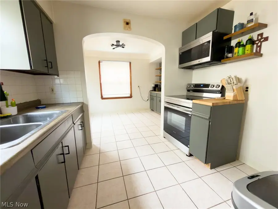 13606 Wainstead Avenue, Cleveland, OH 44111 - #3