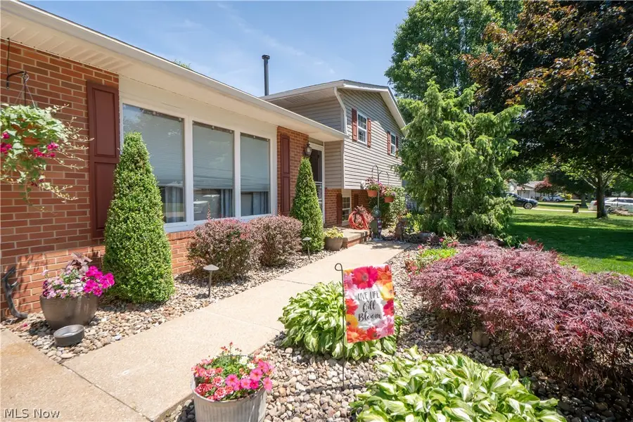 8026 Garnet Ne Avenue, Canton, OH 44721 - #2