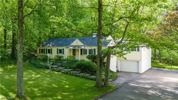 8253 Summit Drive, Chagrin Falls, OH 44023