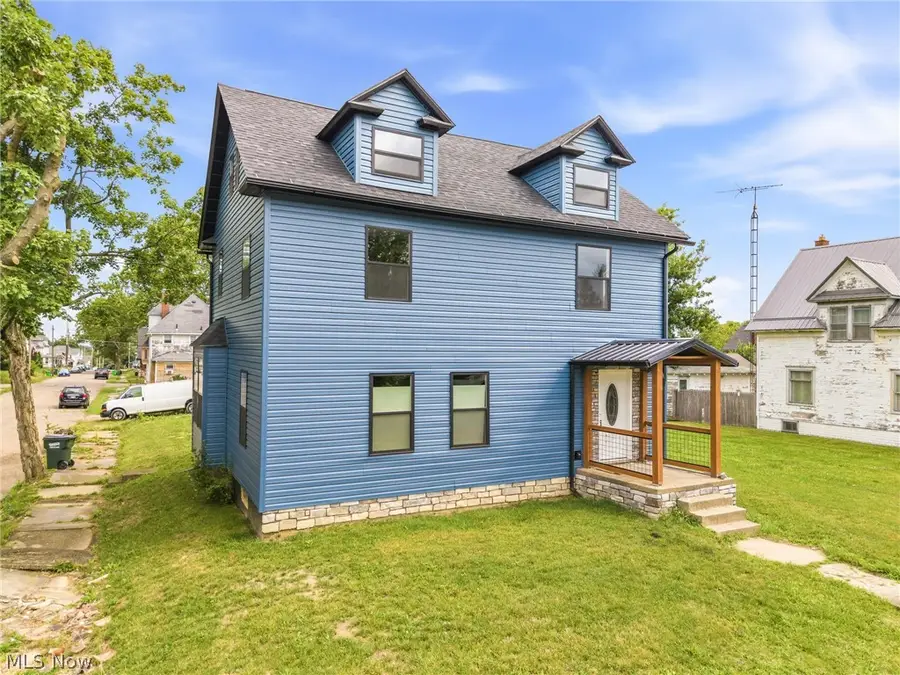 355 W High Street, Alliance, OH 44601 - #3