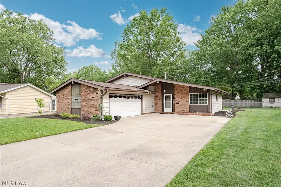 23823 Beaumont Drive, North Olmsted, OH 44070 - #2
