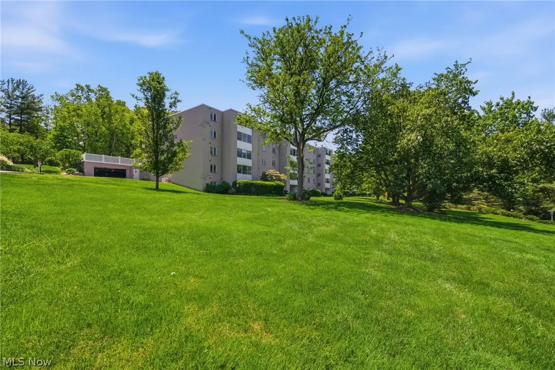 520 Meredith Lane #516, Cuyahoga Falls, OH 44223 - #1