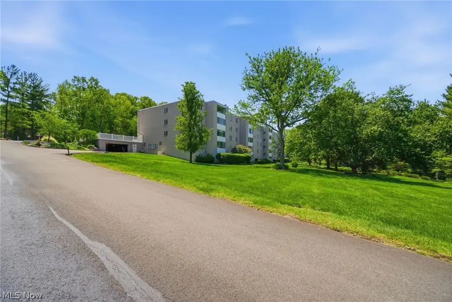 520 Meredith Lane #516, Cuyahoga Falls, OH 44223 - #3
