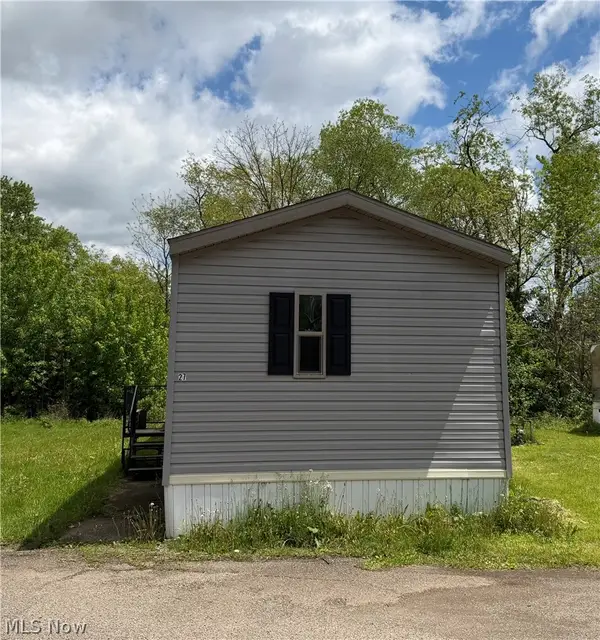 2606 Lincoln Nw Way #27, Massillon, OH 44647