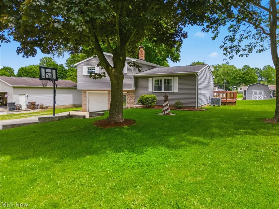 8572 Greenmeadow Nw Avenue, Canal Fulton, OH 44614 - #3