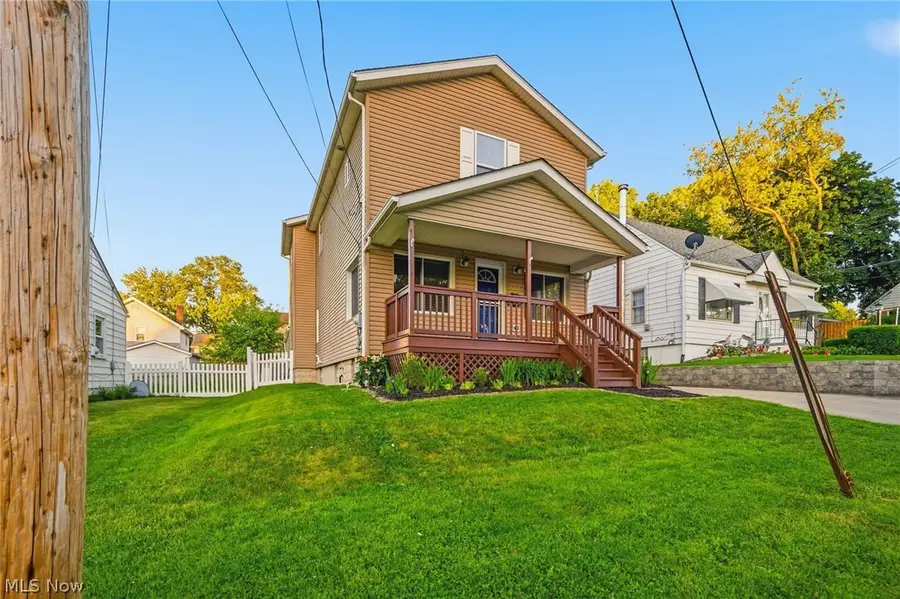 2213 10th Street, Cuyahoga Falls, OH 44221 - #3