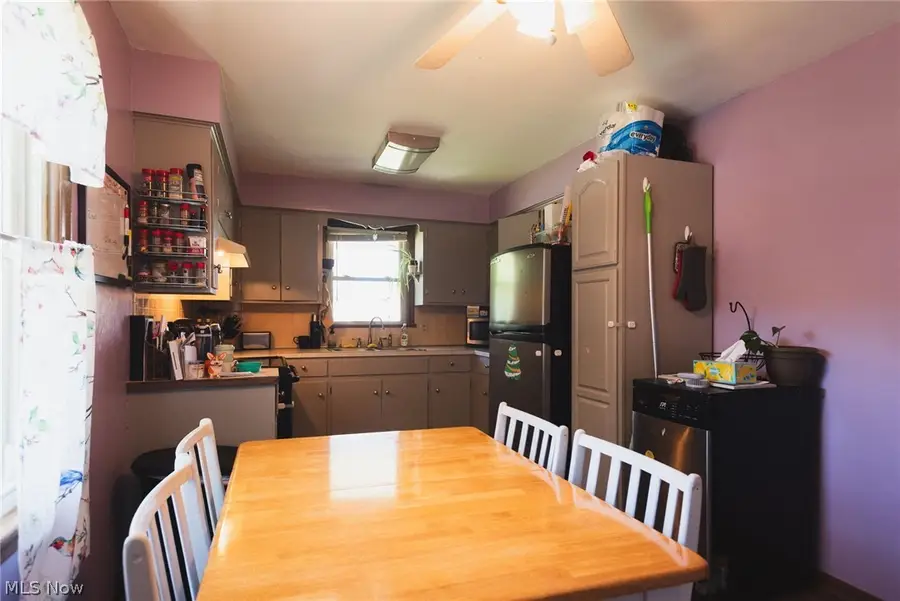 701 Jones Street, Hubbard, OH 44425 - #2