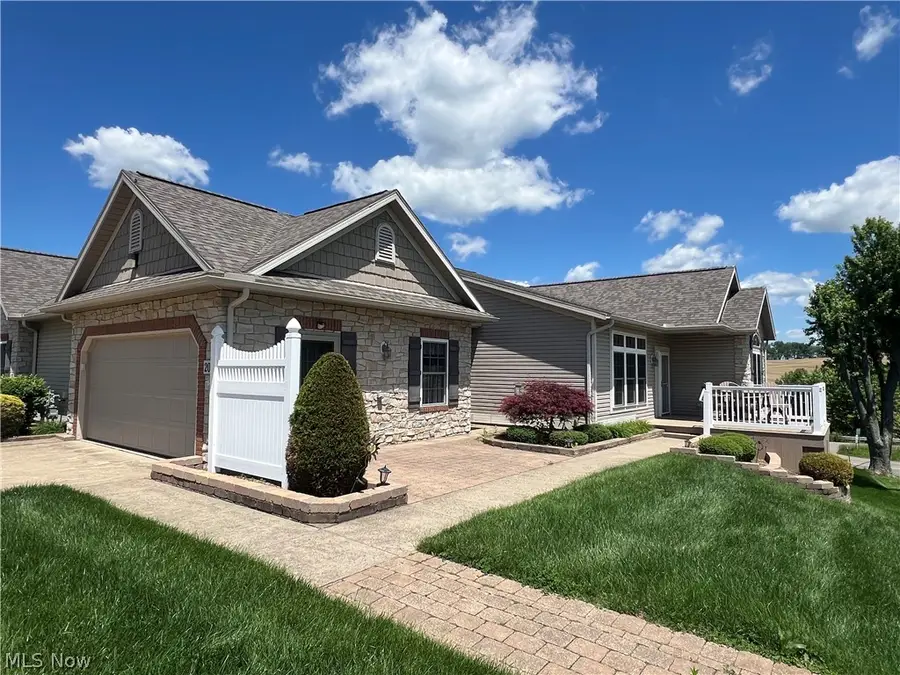 203 Heritage Crossing Se, Sugarcreek, OH 44681 - #2