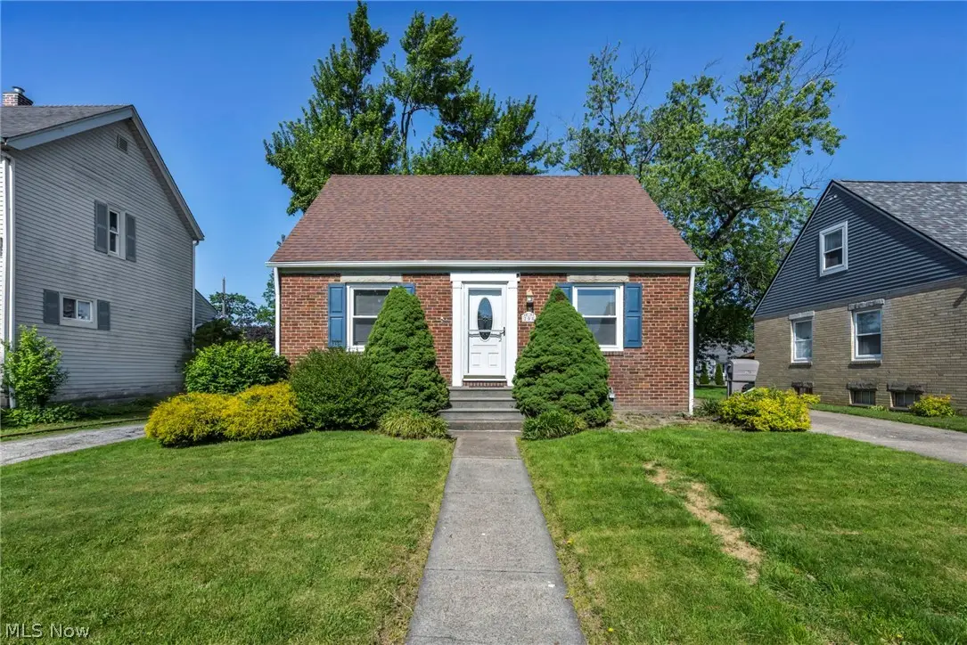 208 Longfellow Street, Elyria, OH 44035 - #1
