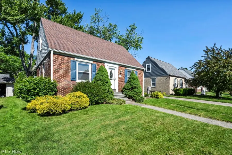 208 Longfellow Street, Elyria, OH 44035 - #3