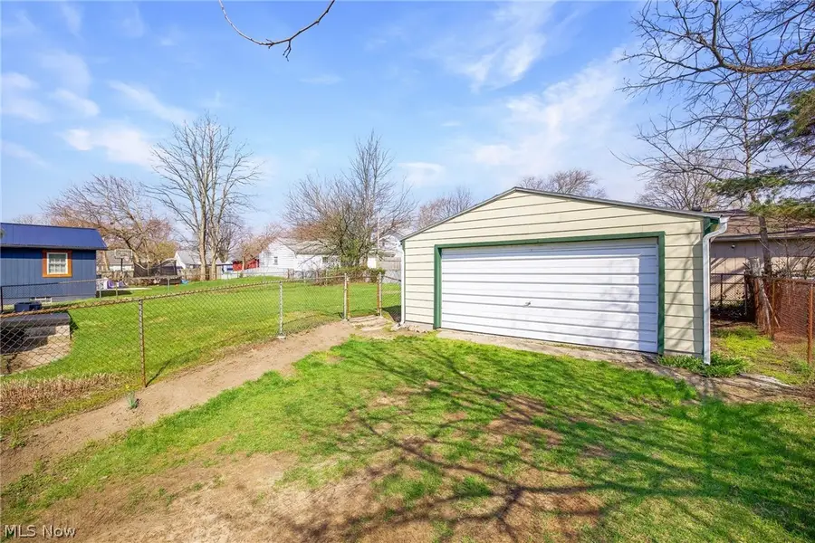 941 Carnegie Avenue, Akron, OH 44314 - #2