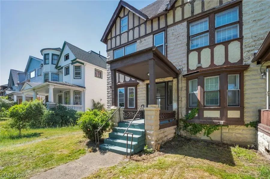 1726 Holyoke Avenue, East Cleveland, OH 44112 - #3