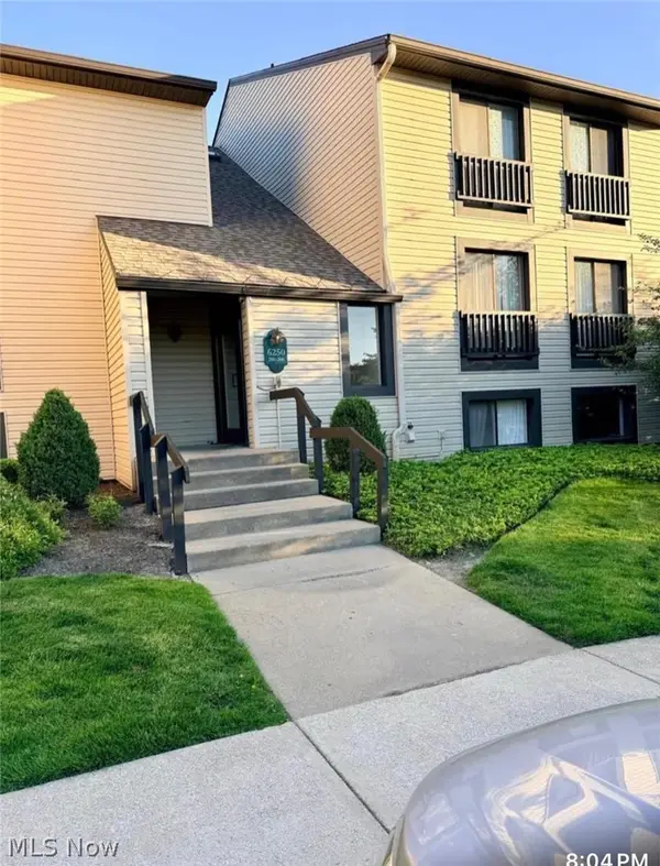 6250 Greenwood Parkway #202, Northfield Village, OH 44067