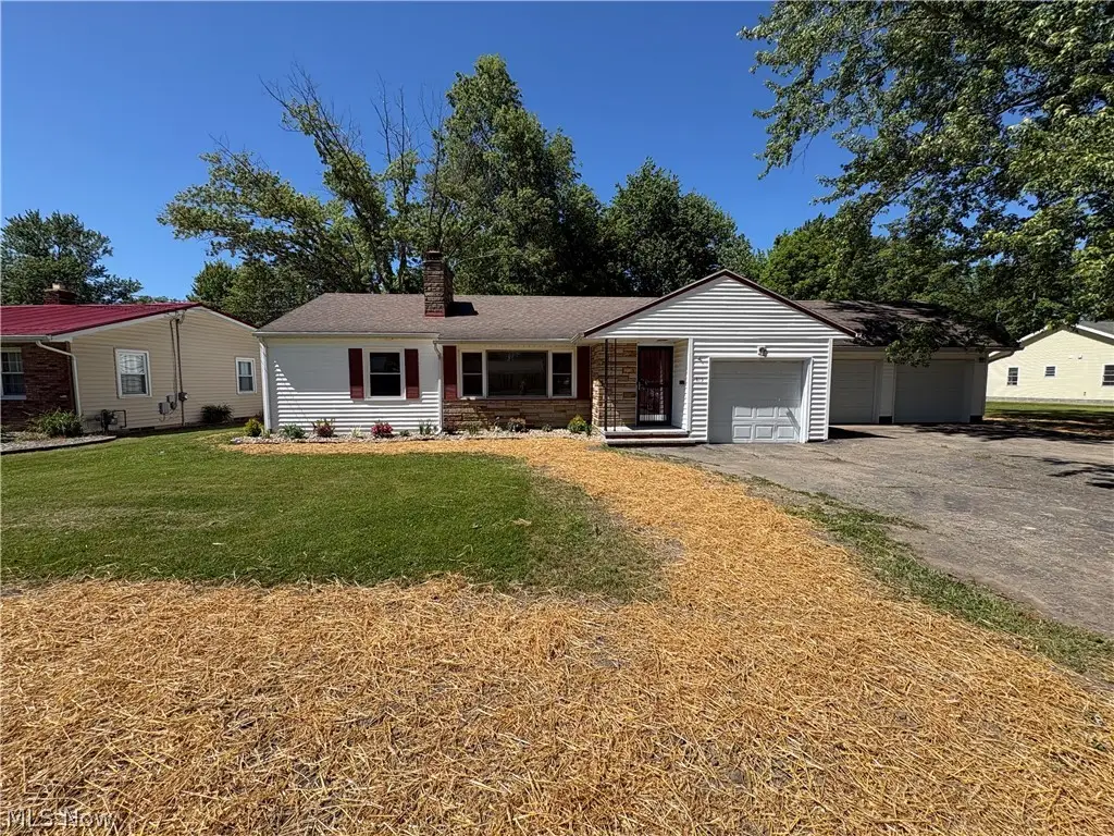 815 S Nearing Circle, Geneva, OH 44041 - #1