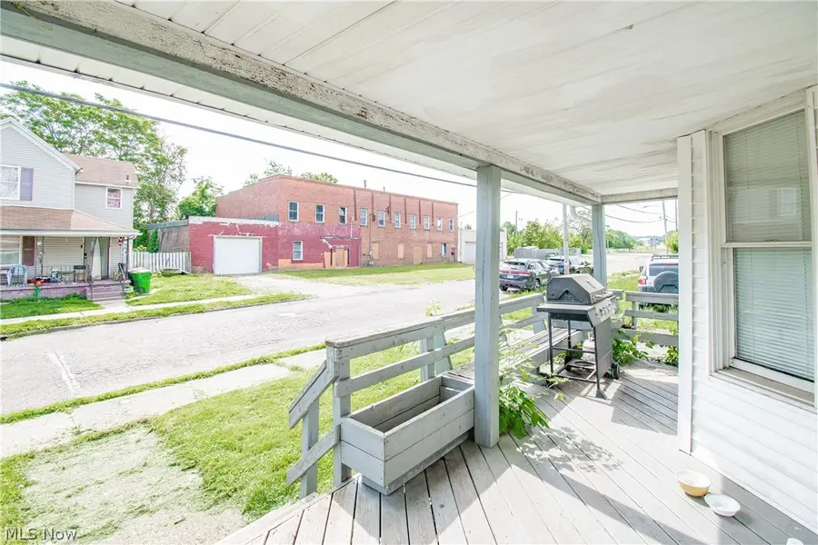 126 14th Nw Street, Barberton, OH 44203 - #3
