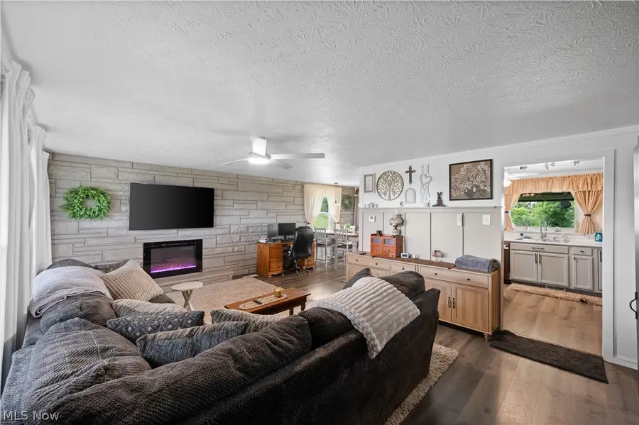 2506 Valley View Drive, Belpre, OH 45714 - #3