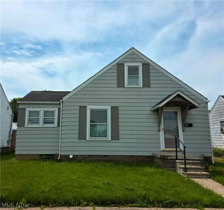 1309 Orange St, Coshocton, OH 43812 - #1