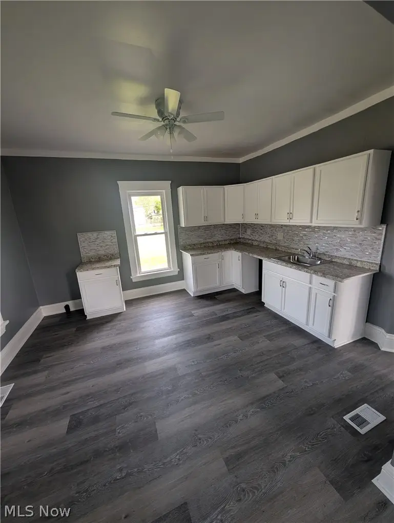 969 Washington Avenue, Lorain, OH 44052 - #3