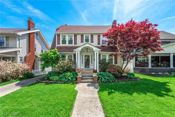 1071 Abbieshire Avenue, Lakewood, OH 44107
