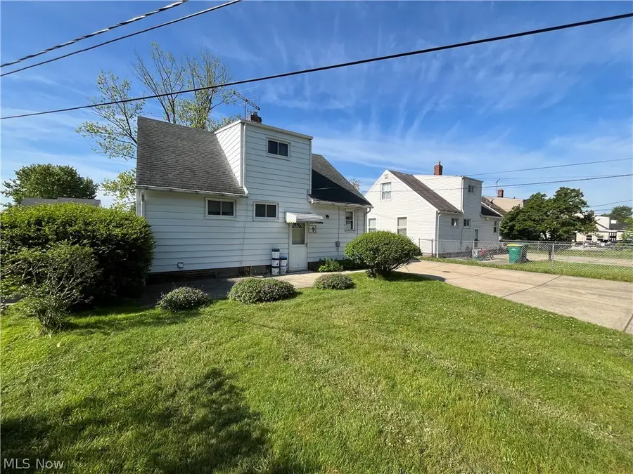 15513 Walvern Boulevard, Maple Heights, OH 44137 - #3