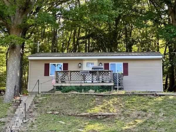 44 Moores Lane, New Cumberland, WV 26047