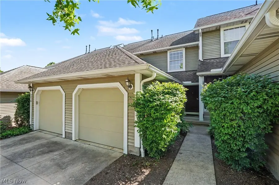 2412 Wrens S Drive, Stow, OH 44224 - #2