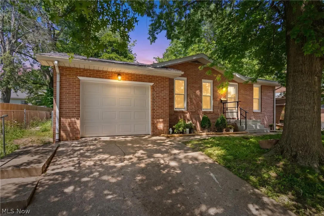 2219 34th Nw Street, Canton, OH 44709 - #1
