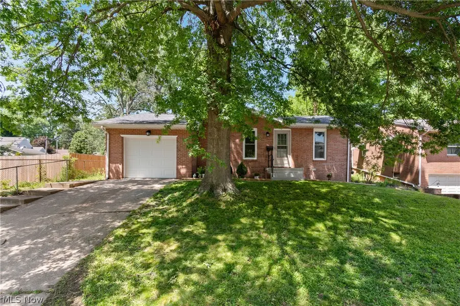 2219 34th Nw Street, Canton, OH 44709 - #2