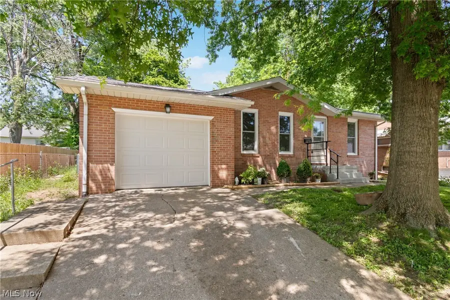 2219 34th Nw Street, Canton, OH 44709 - #3