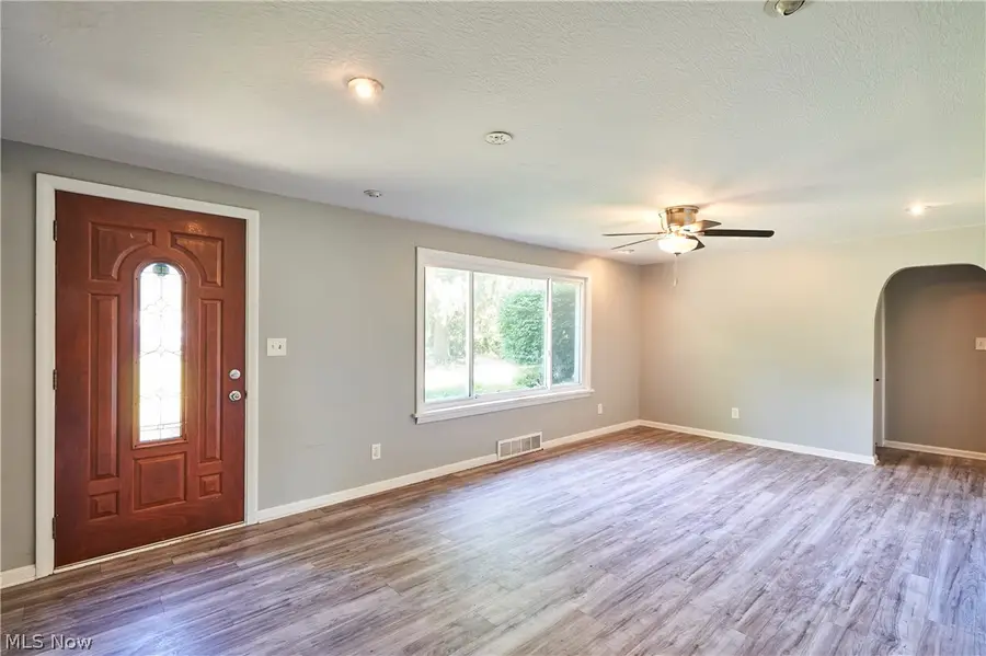 1160 Ivy Nw Street, North Canton, OH 44720 - #2