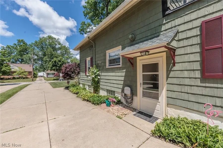 5364 Summit Road, Lyndhurst, OH 44124 - #2