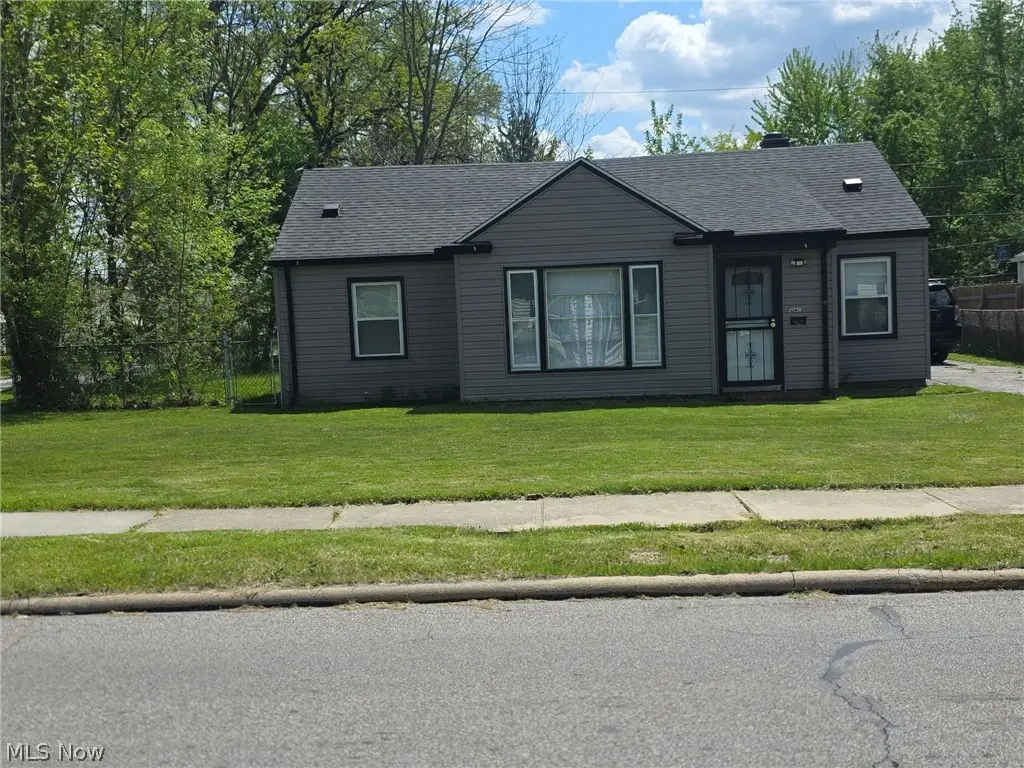 18120 Invermere Avenue, Cleveland, OH 44128 - #1